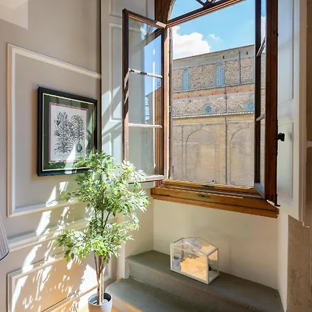 - Piazza San Lorenzo Appartement
