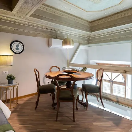 - Piazza San Lorenzo Appartement *