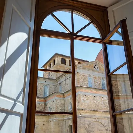 - Piazza San Lorenzo Floransa